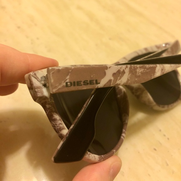 Auth New Diesel Grey Marble Mirror Sunglasses - Picture 3 of 8